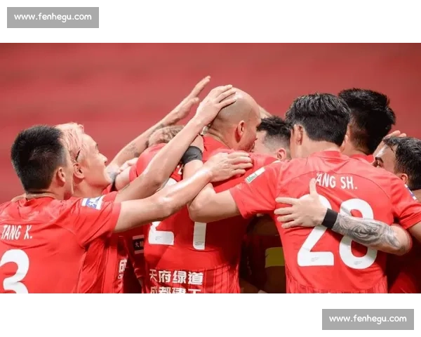 上海海港对阵广州恒大门票热度飙升引爆球迷抢票大战赛前氛围火热升级 上海海港对阵广州恒大门票热度飙升引爆球迷抢票大战赛前氛围火热升级